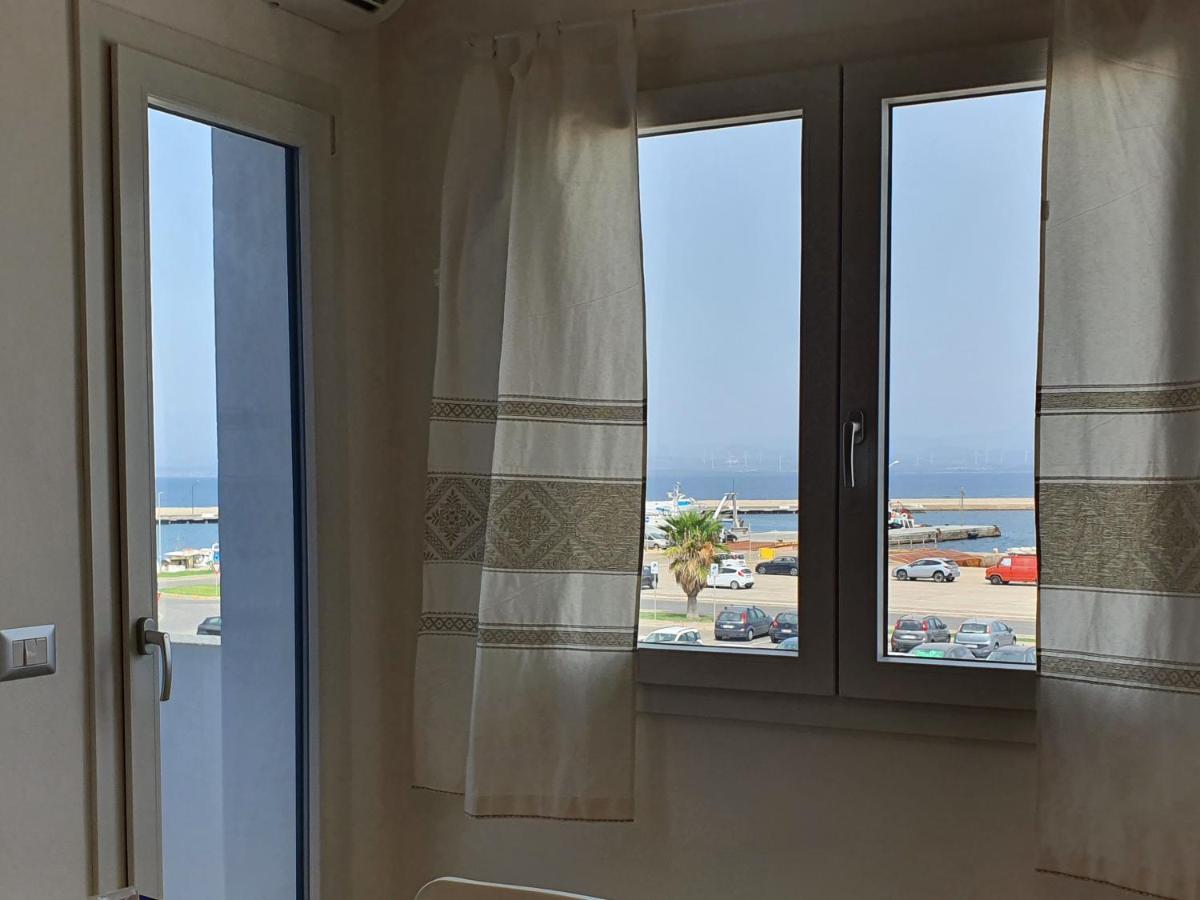 Sky And Sea Apartment Calasetta Extérieur photo